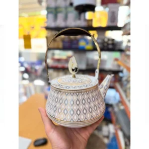 ابريق شاي بتصميم فاخر وعصري و باحجام متدرجة