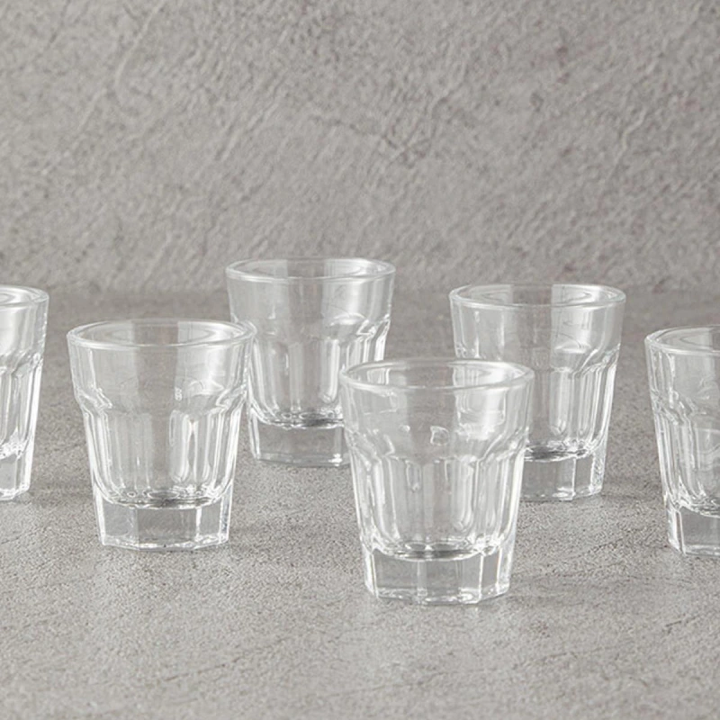 طقم كاسات زجاج شفاف مكوّن من 6 كاسات