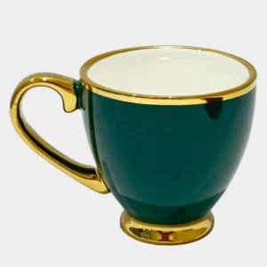 فنجان أنيق بلون أخضر فاخر مع لمسات ذهبية لامعة