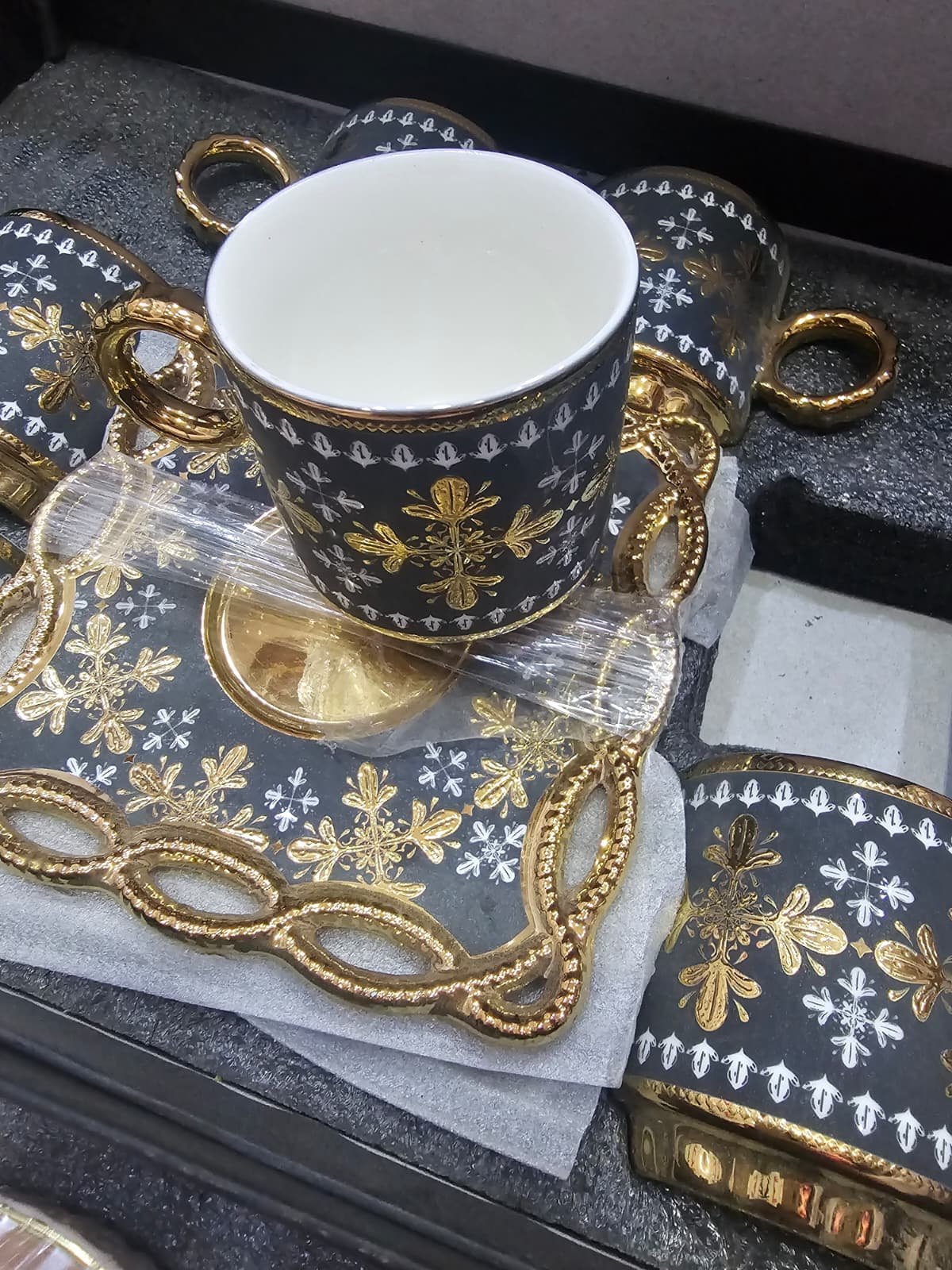 طقم فناجين قهوة فاخر عدد 12 فنجان و 12 تبسية - الصورة 2