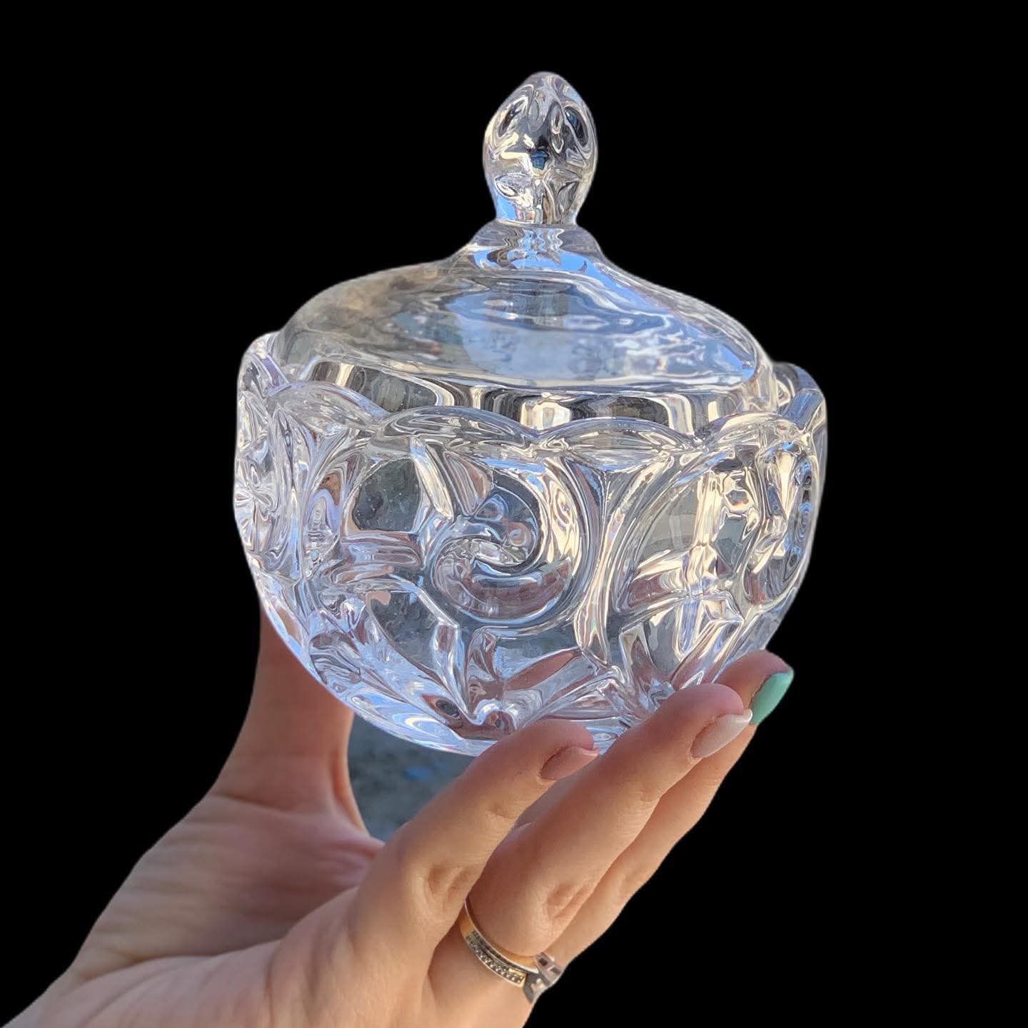 سكرية زجاجية بغطاء شفاف مصنوعة من زجاج مضغوط