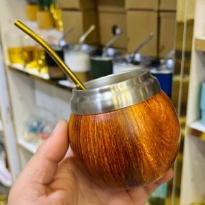 كاسة متة بتصميم أنيق و غلاف لون خشبي