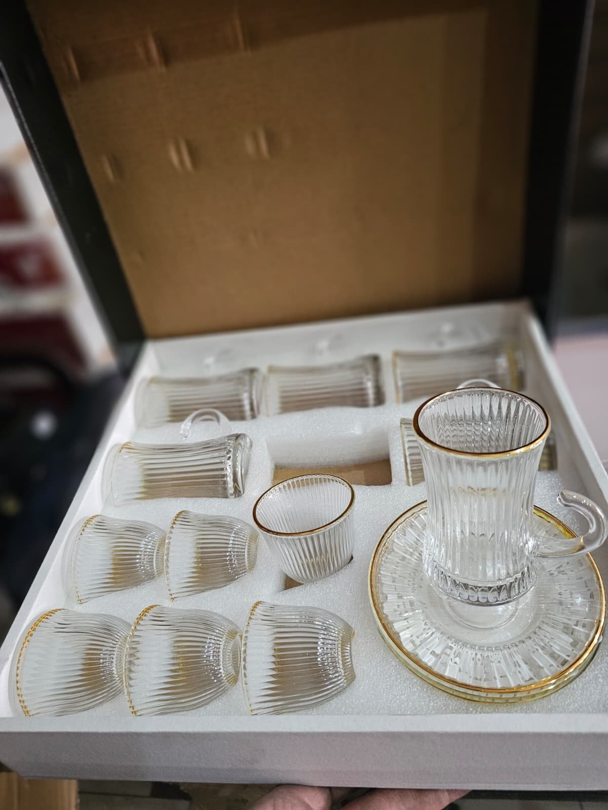 طقم 6 كاسات شاي مع 6 تبسية، و 6 فنجان قهوة - الصورة 2