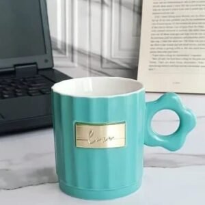 كوب  أنيق باللون الازرق