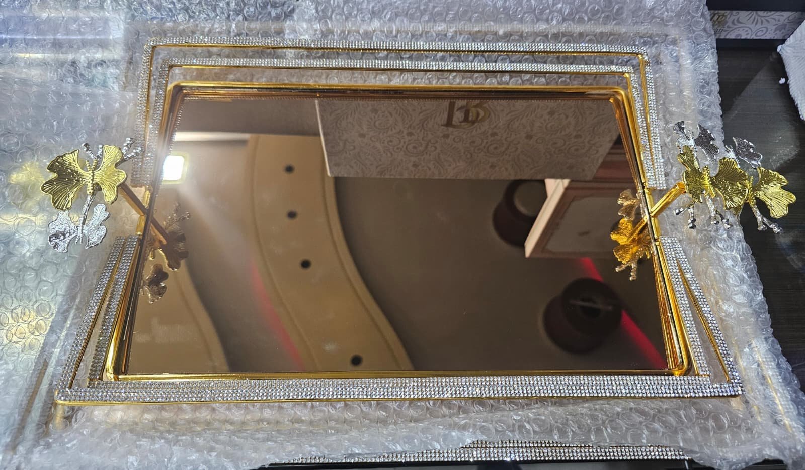 طقم صواني مجوز بسطح مرآة عاكس وإطار ذهبي - الصورة 3