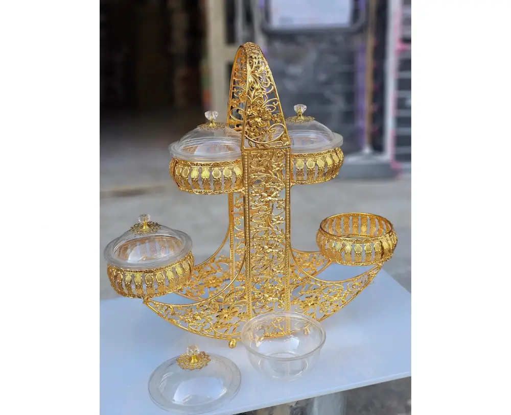 مضيف ملكي مذهب مكون من حامل معدني و4 أوعية زجاجية