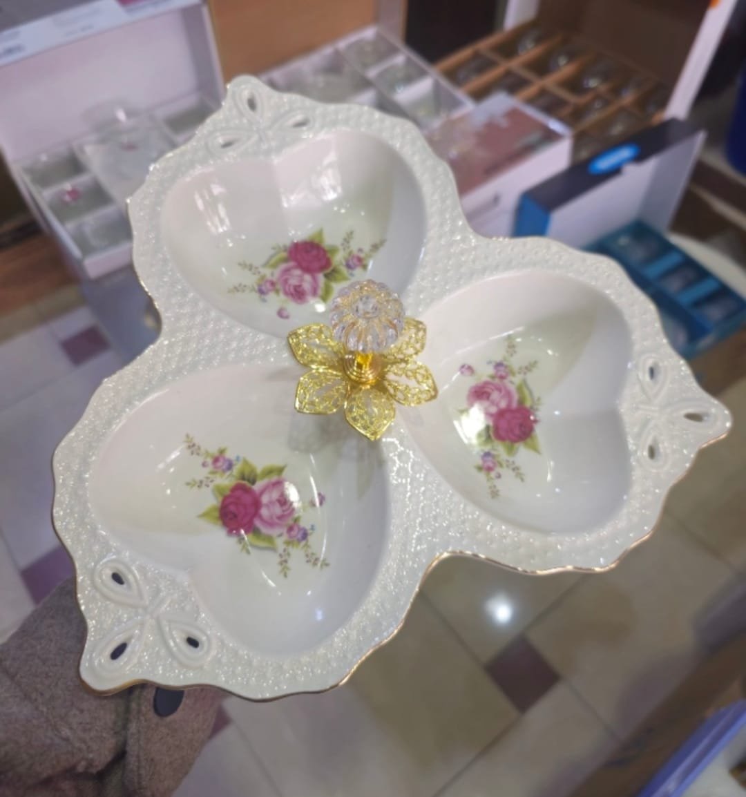 ضيفة تقديم سيراميك فاخر بـ3 أقسام - الصورة 2