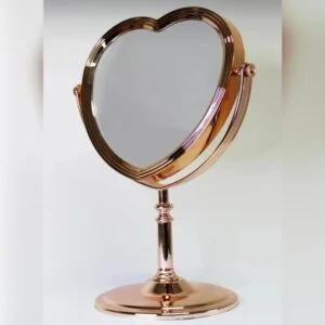 مراية على شكل قلب باطار وردي